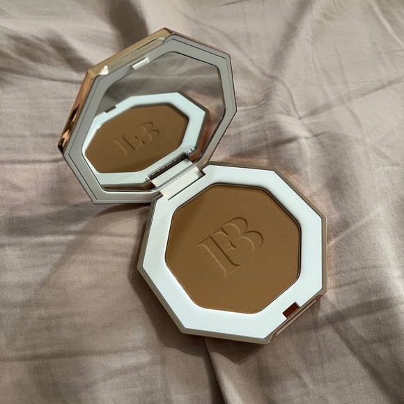 Fenty Beauty Sun Stalk'r Instant Warmth Bronzer - Private Island - Picture 8 of 8